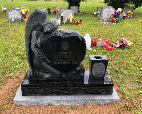 https://www.monumentsofvictoria.com/wp-content/uploads/2020/07/De-Leon-Johnny-Angel-with-heart-Jet-Black-1-500x400.jpg